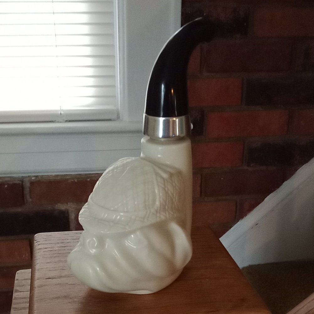 Bulldog Pipe Decanter Bottle